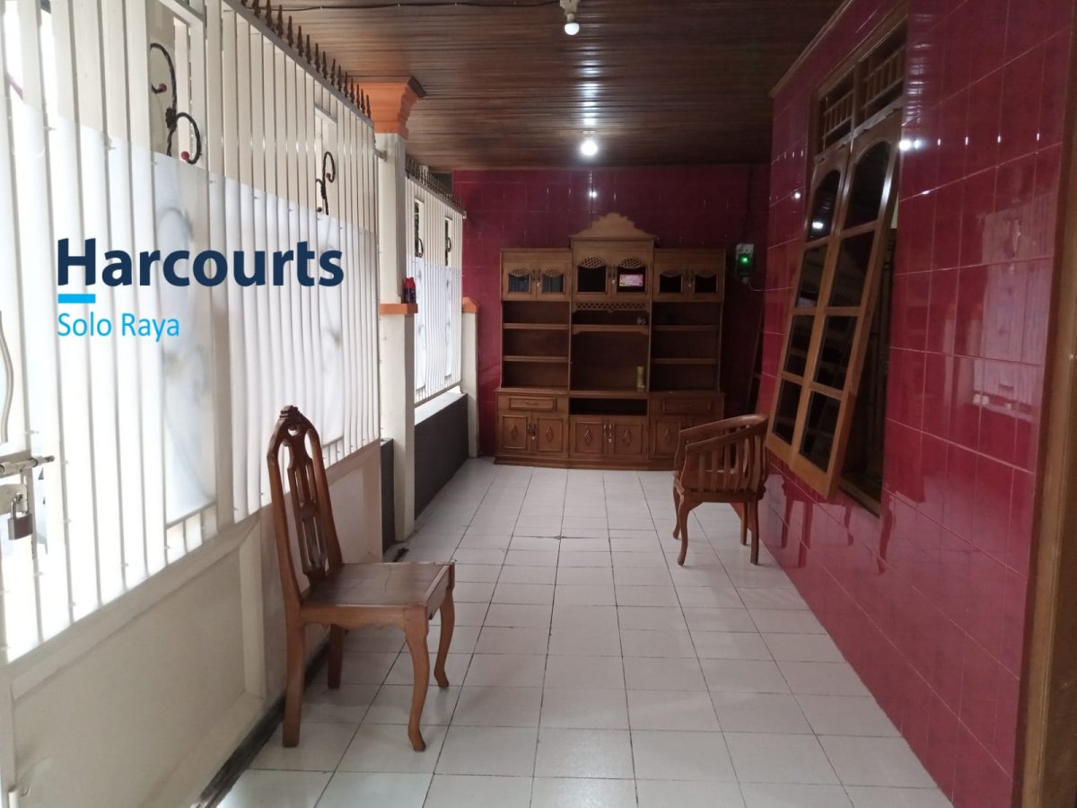 Rumah Bagus, Bersih & Terawat Full Furnished di Perumahan Klodran, Solo - Foto 4