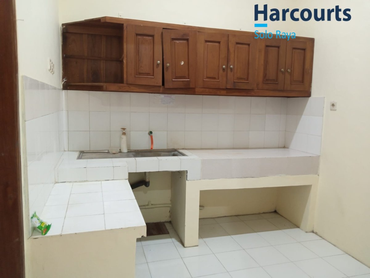 Rumah Bagus, Bersih & Terawat Full Furnished di Perumahan Klodran, Solo - Foto 5