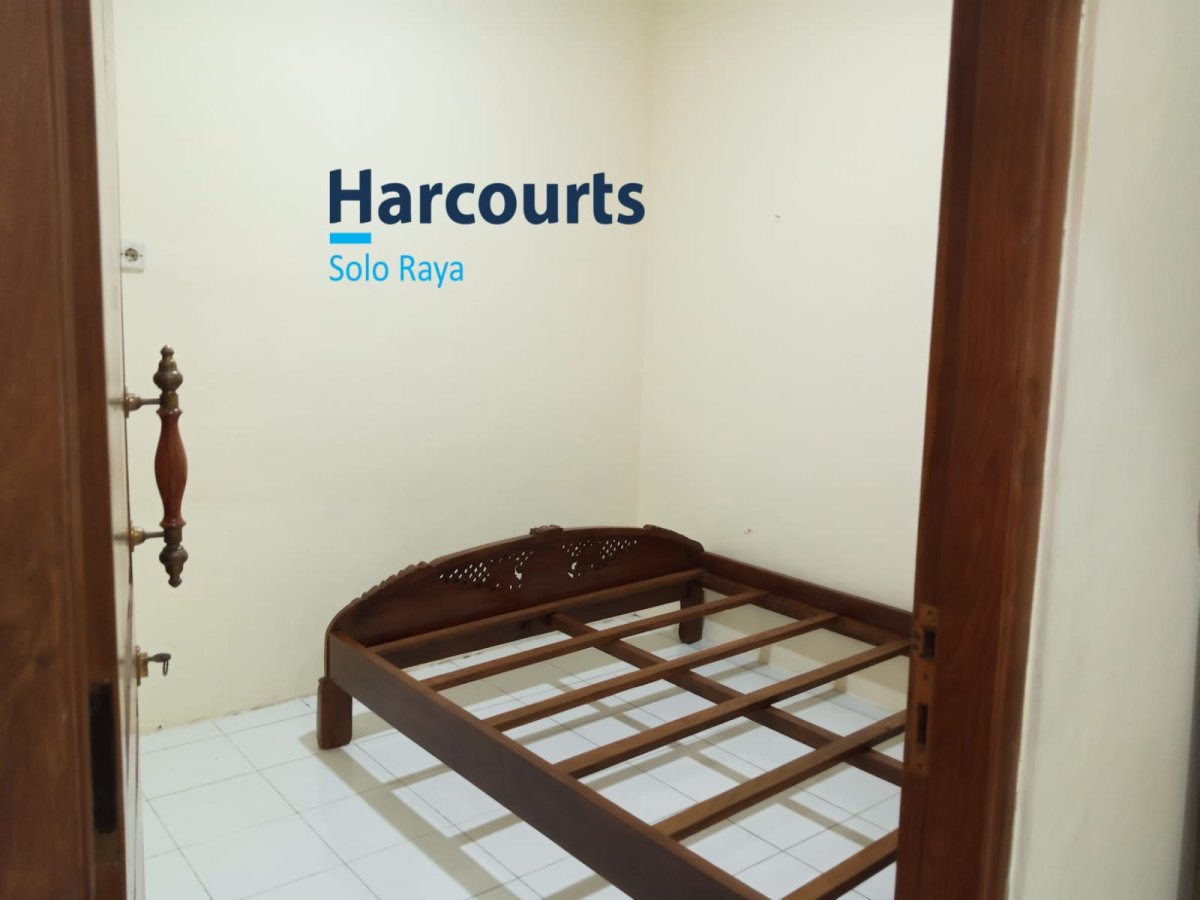 Rumah Bagus, Bersih & Terawat Full Furnished di Perumahan Klodran, Solo - Foto 6