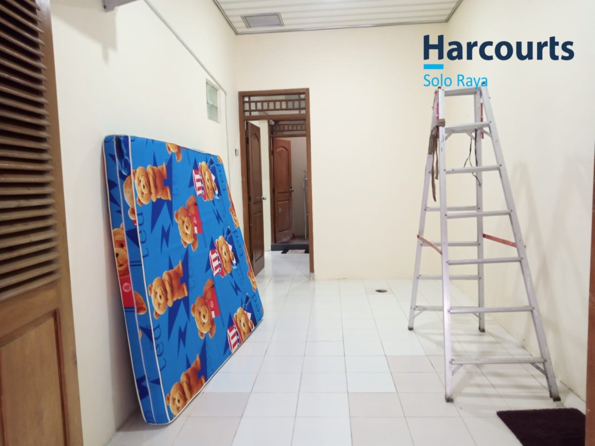 Rumah Bagus, Bersih & Terawat Full Furnished di Perumahan Klodran, Solo - Foto 10