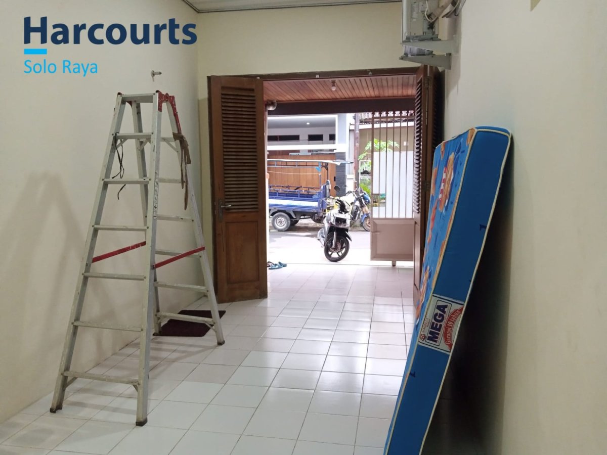Rumah Bagus, Bersih & Terawat Full Furnished di Perumahan Klodran, Solo - Foto 11