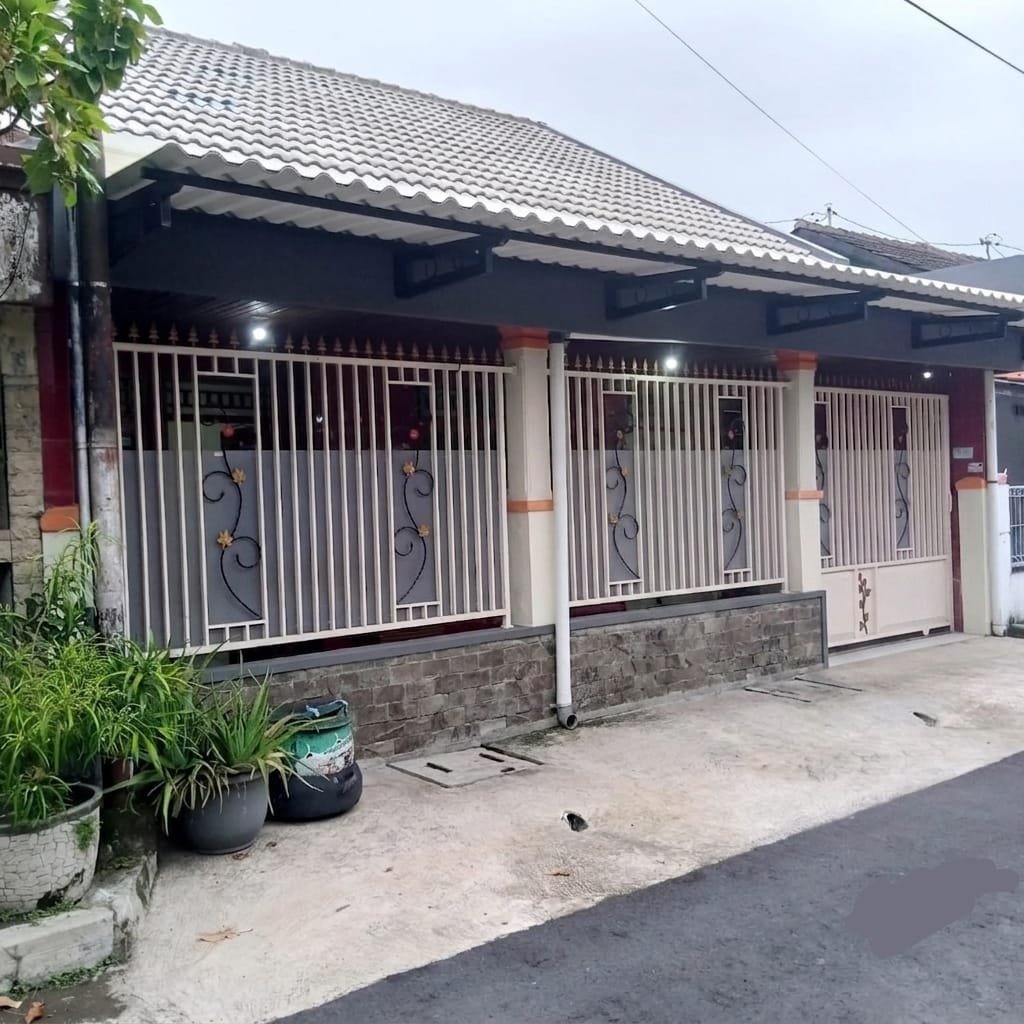 Rumah Bagus, Bersih & Terawat Full Furnished di Perumahan Klodran, Solo