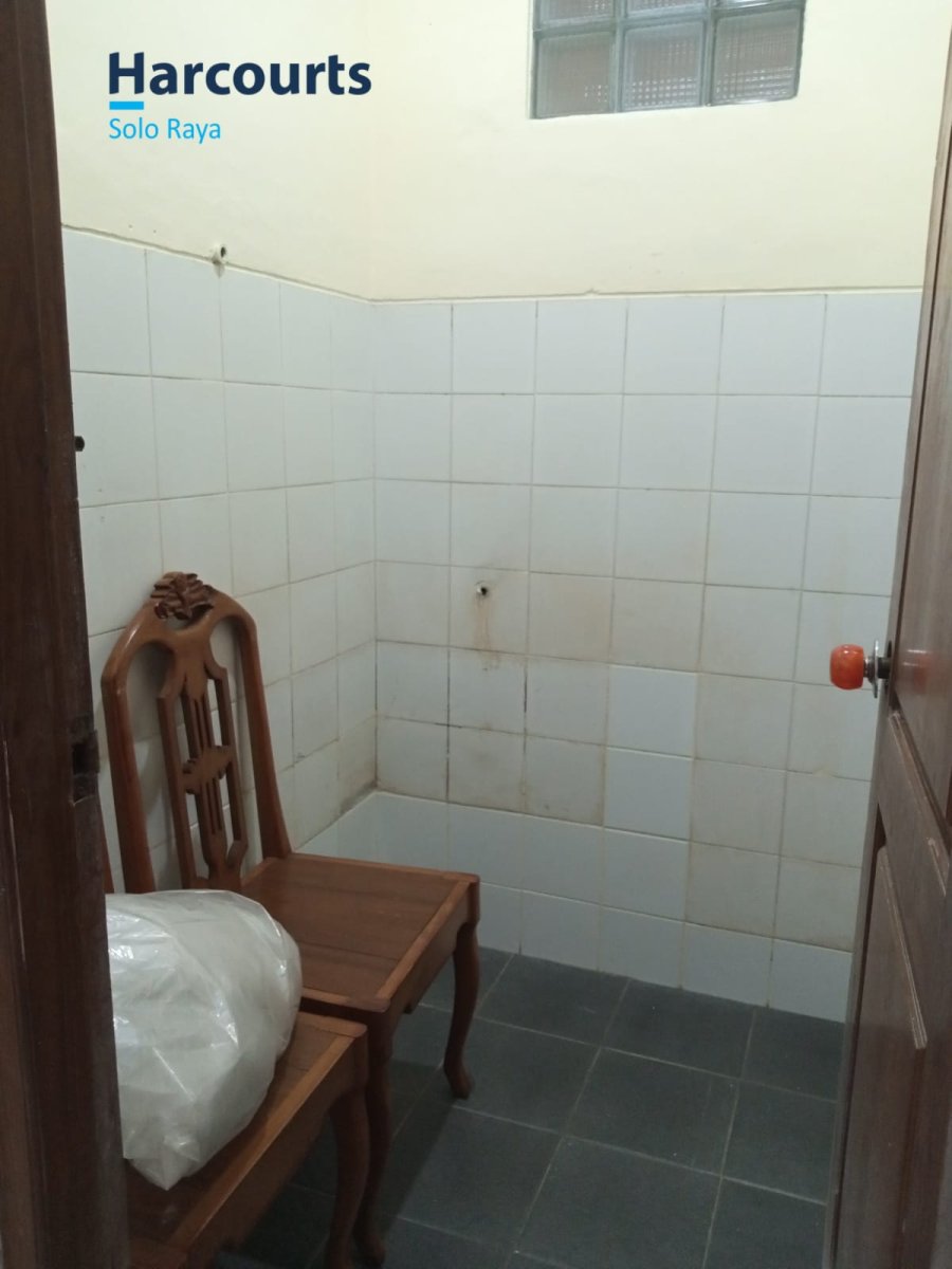 Rumah Bagus, Bersih & Terawat Full Furnished di Perumahan Klodran, Solo - Foto 13