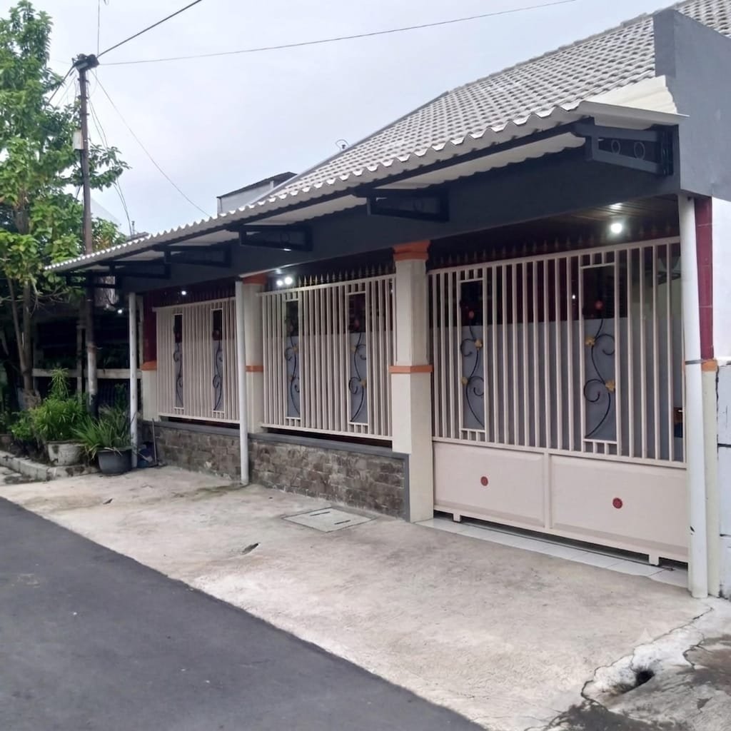Rumah Bagus, Bersih & Terawat Full Furnished di Perumahan Klodran, Solo - Foto 14