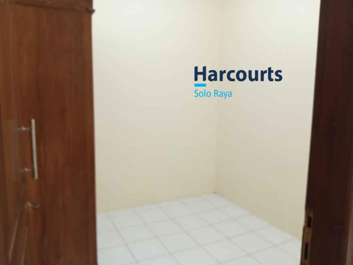 Rumah Bagus, Bersih & Terawat Full Furnished di Perumahan Klodran, Solo - Foto 15