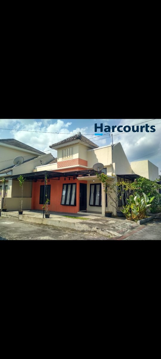 Rumah cluster full furnished siap pakai di sumber banjarsari solo