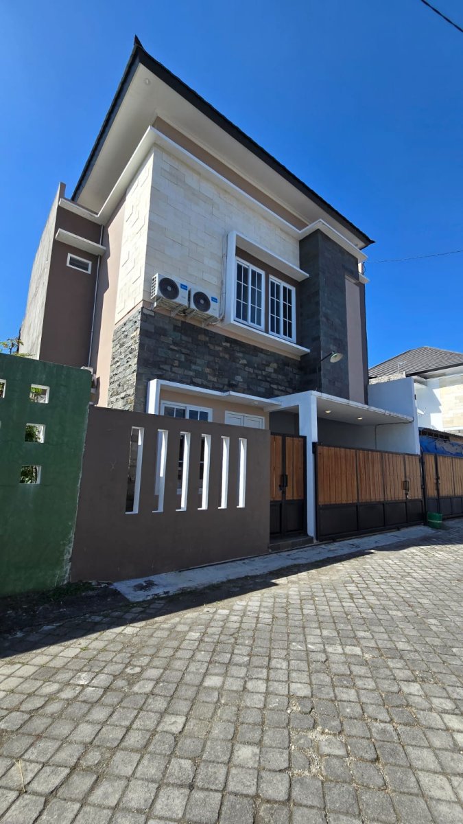 Rumah Minimalis Modern 2 Lantai Dekat Jalan Adi Sucipto