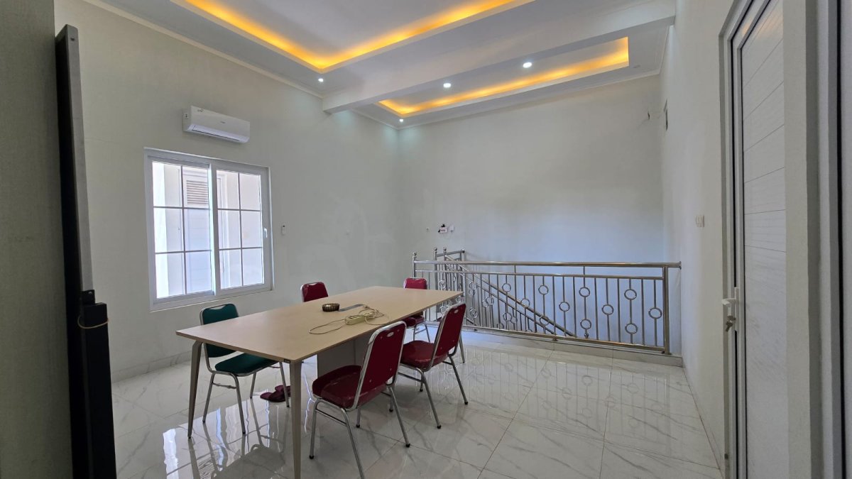 Rumah Minimalis Modern 2 Lantai Dekat Jalan Adi Sucipto - Foto 2