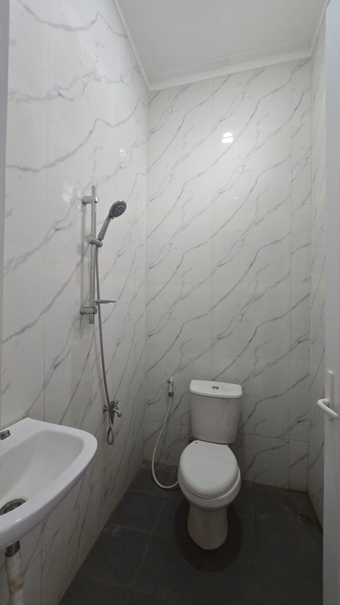 Rumah Minimalis Modern 2 Lantai Dekat Jalan Adi Sucipto - Foto 12
