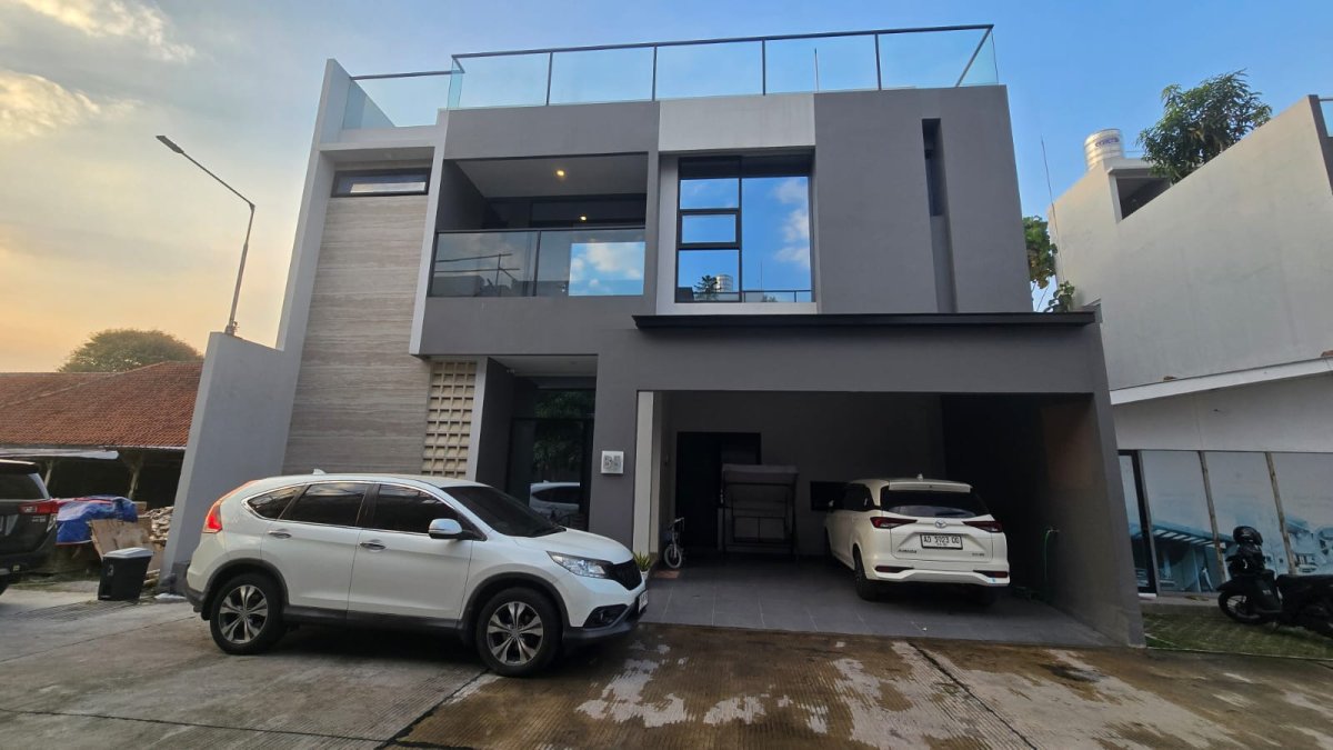Rumah Mewah Minimalis Modern di Cluster Elite Colomadu