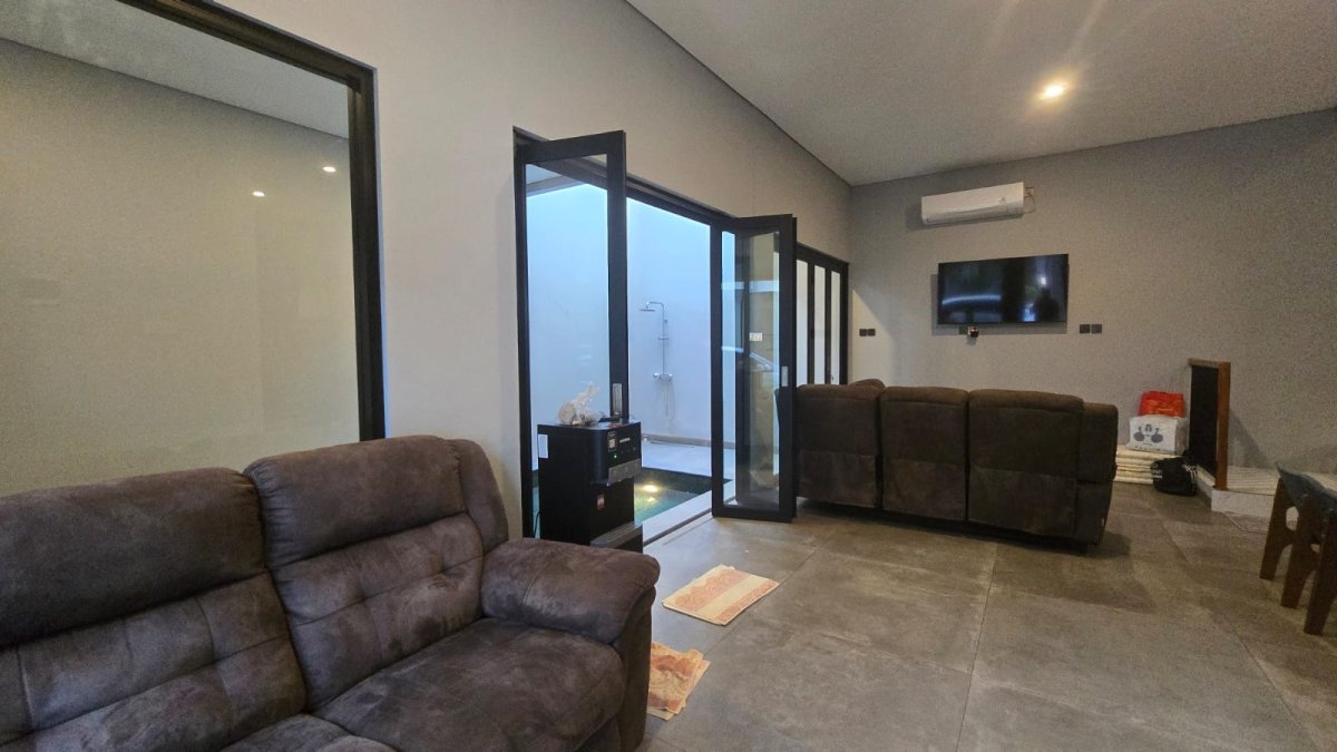 Rumah Mewah Minimalis Modern di Cluster Elite Colomadu - Foto 11