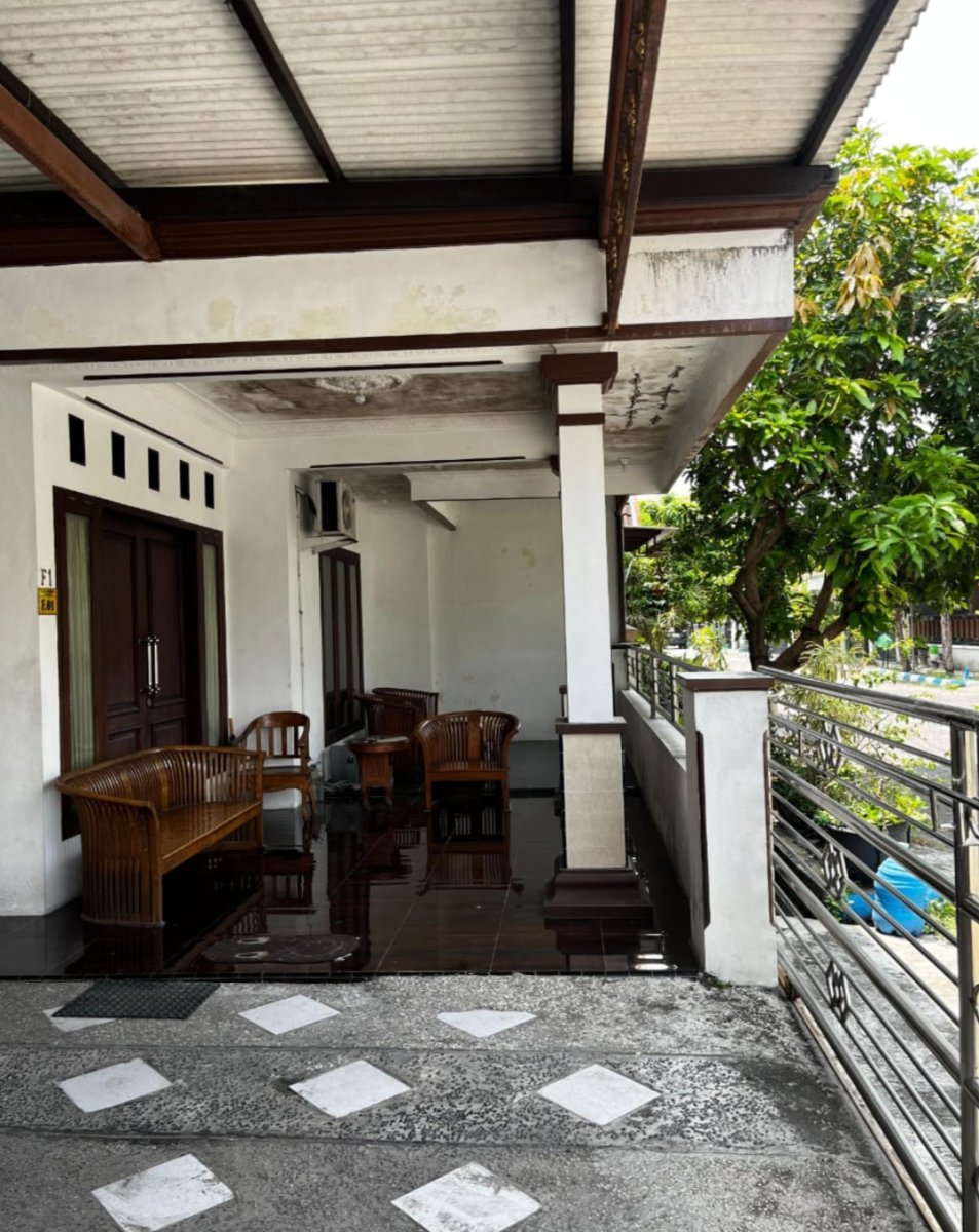 Rumah Bagus Strategis di Cluster Gentan - Foto 2