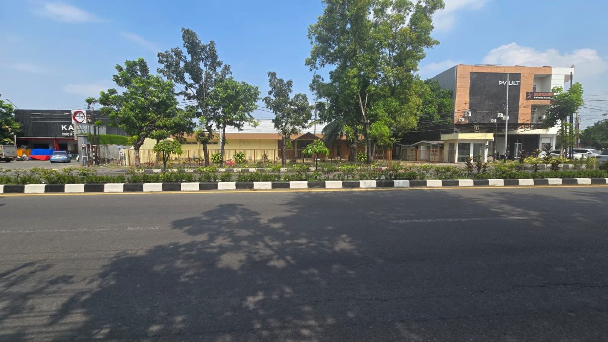 Tanah Luas Bonus Bangunan Ruang Produksi dan Showroom - Foto 2