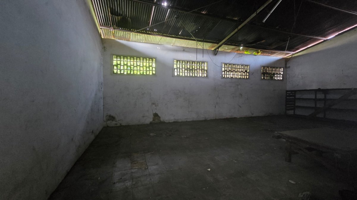 Tanah Luas Bonus Bangunan Ruang Produksi dan Showroom - Foto 3