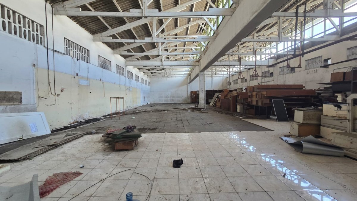 Tanah Luas Bonus Bangunan Ruang Produksi dan Showroom - Foto 9