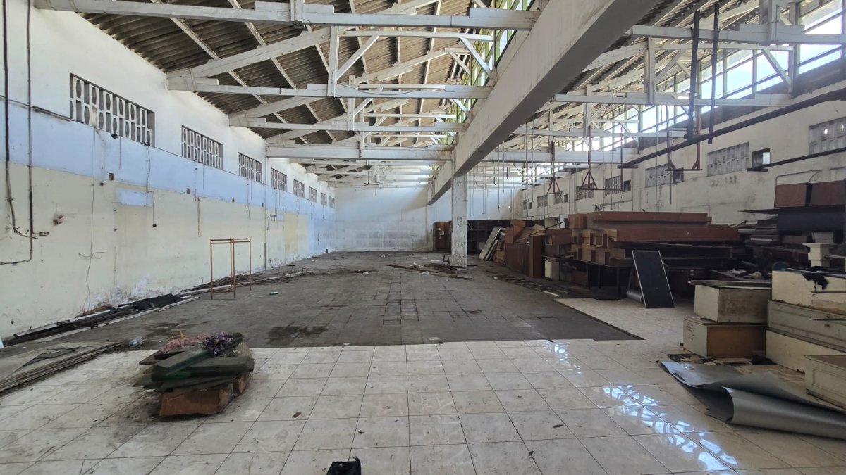 Tanah Luas Bonus Bangunan Ruang Produksi dan Showroom - Foto 12