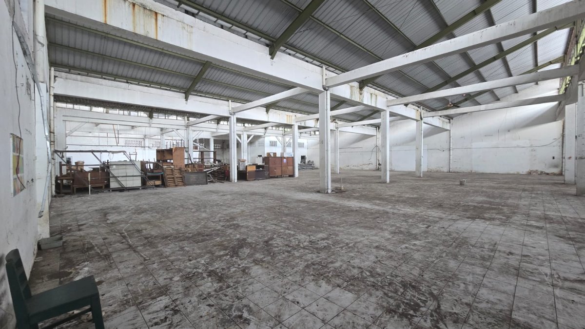 Tanah Luas Bonus Bangunan Ruang Produksi dan Showroom - Foto 14