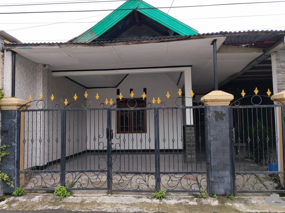 Rumah Bersih dan Terawat Siap Huni di Lingkungan Perumahan Mojosongo, Solo