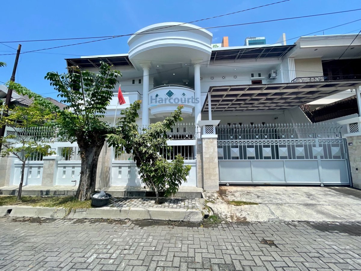 Rumah Elit 2 Lantai Siap Huni di Solo Baru