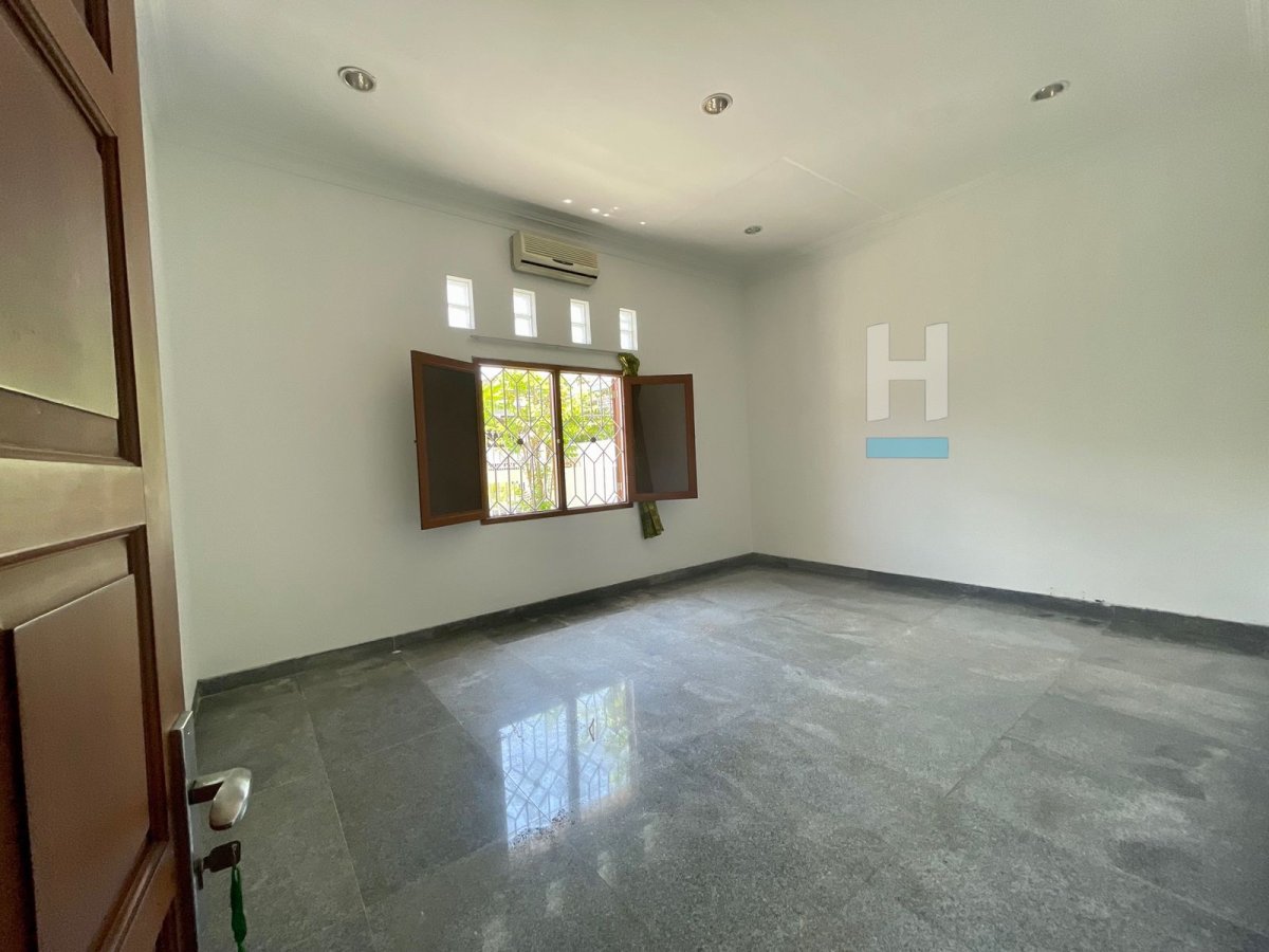 Rumah Elit 2 Lantai Siap Huni di Solo Baru - Foto 6