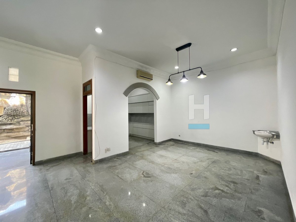 Rumah Elit 2 Lantai Siap Huni di Solo Baru - Foto 7