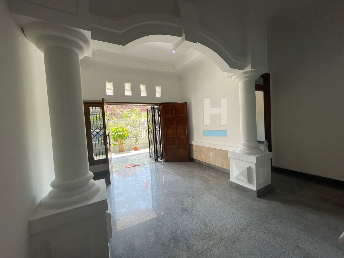 Rumah Elit 2 Lantai Siap Huni di Solo Baru - Foto 8
