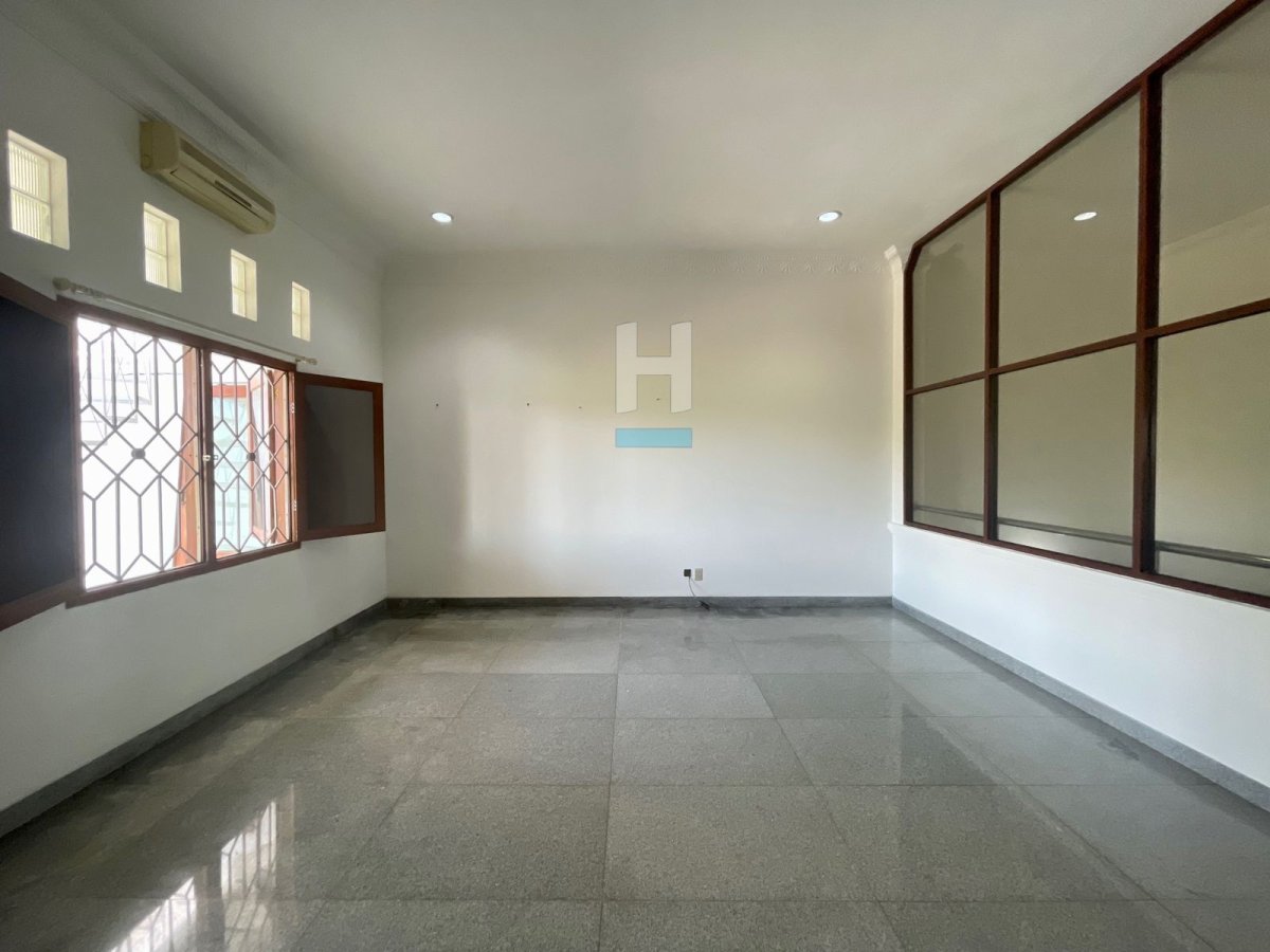 Rumah Elit 2 Lantai Siap Huni di Solo Baru - Foto 10