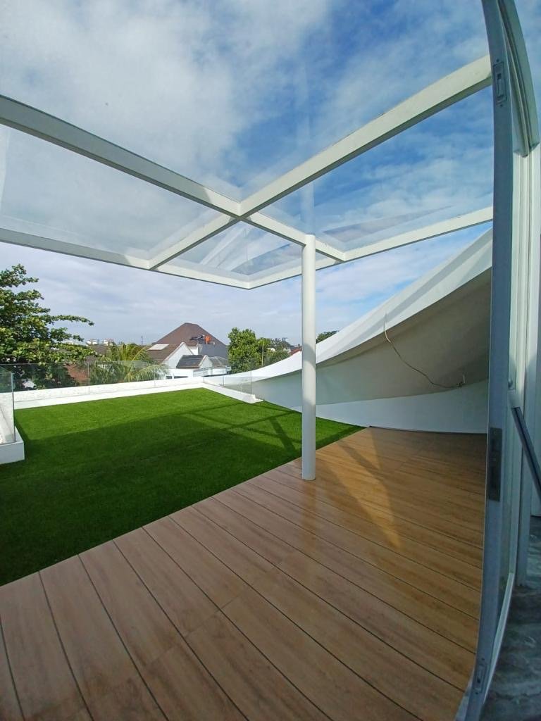 Rumah Tropical Modern design by Ateiler Riri - Foto 4