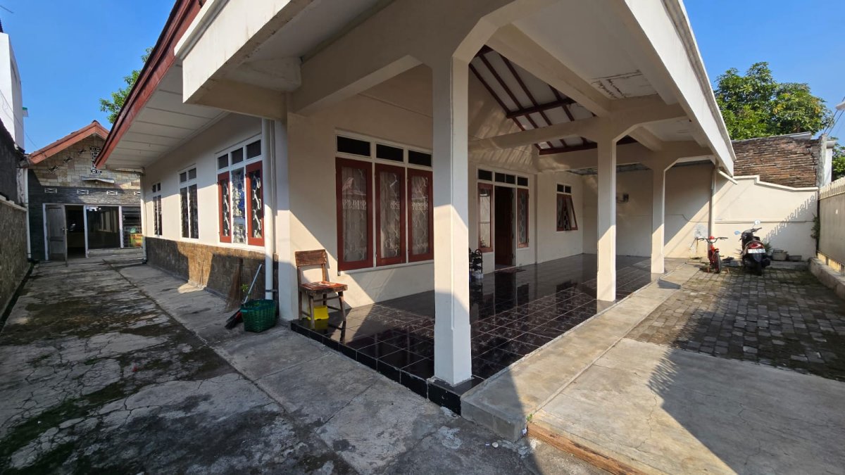 Rumah Strategis Hitung Tanah Dekat Mall Solo Paragon