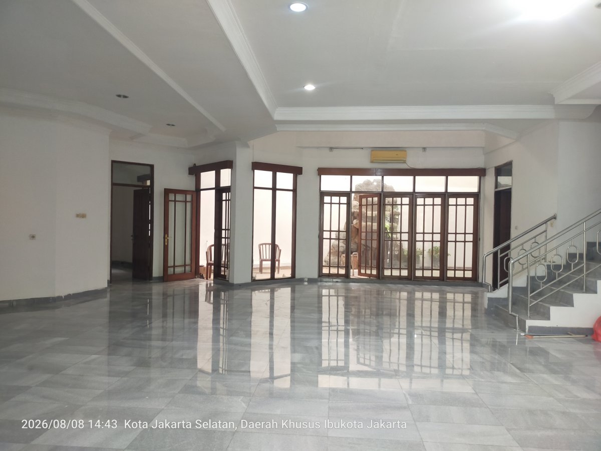Rumah Baru Renovasi Unfurnished 5 Kamar di Kebayoran Baru - Foto 2