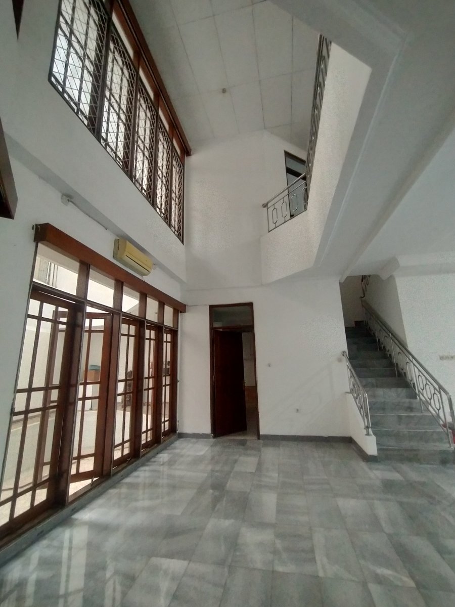 Rumah Baru Renovasi Unfurnished 5 Kamar di Kebayoran Baru - Foto 5
