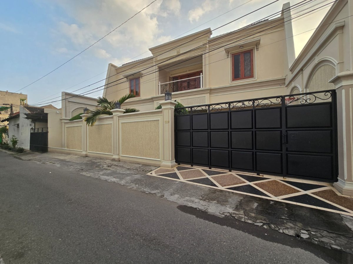 Rumah Mewah Modern di Panularan Laweyan Solo
