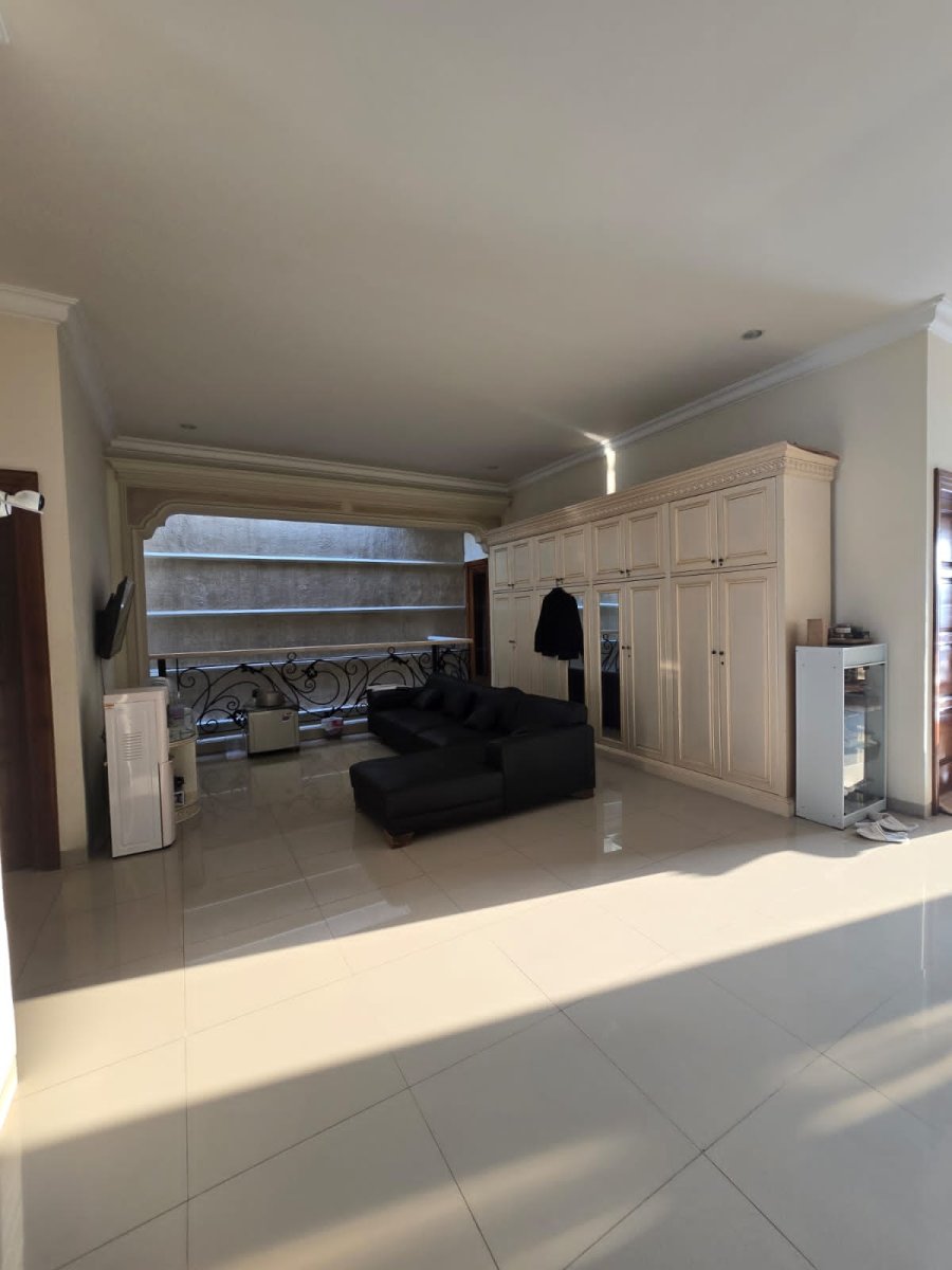 Rumah Mewah Modern di Panularan Laweyan Solo - Foto 4
