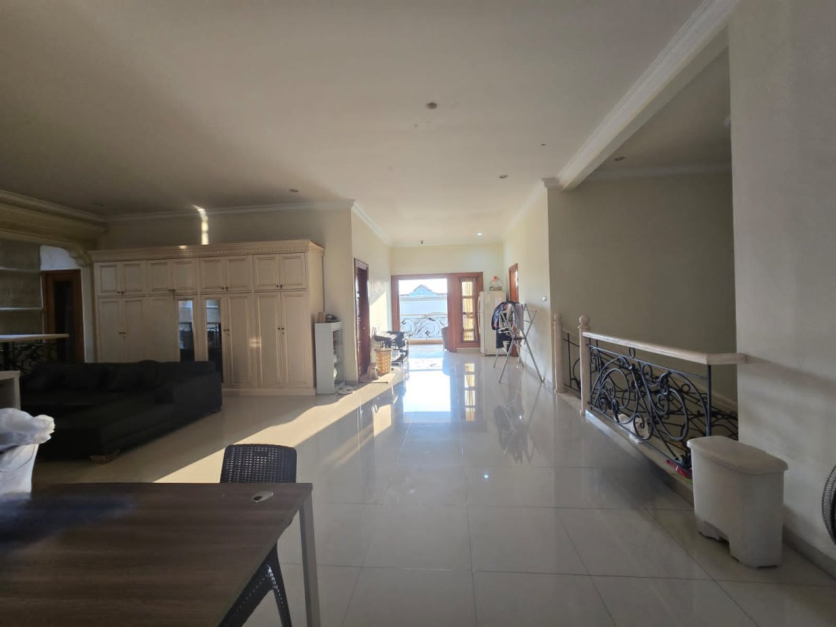 Rumah Mewah Modern di Panularan Laweyan Solo - Foto 6