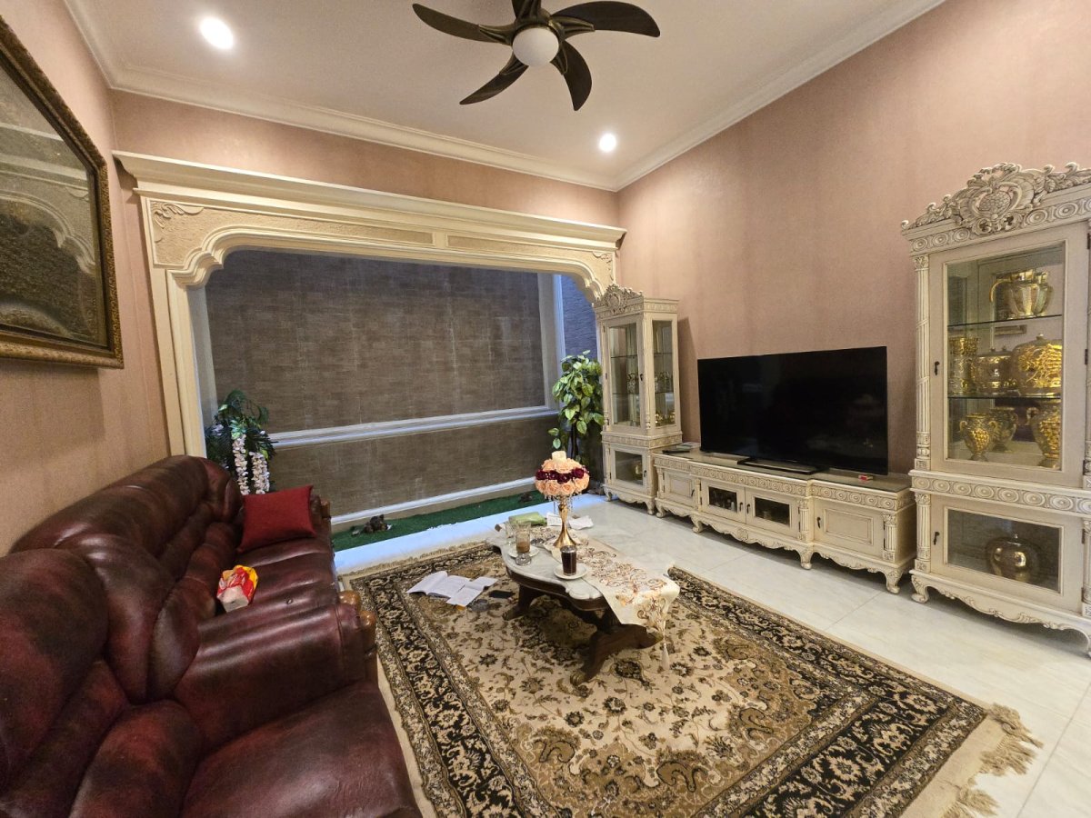 Rumah Mewah Modern di Panularan Laweyan Solo - Foto 9