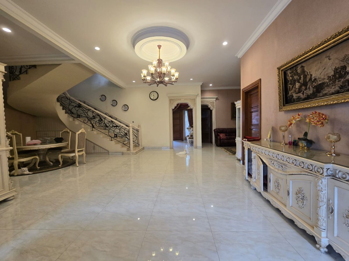 Rumah Mewah Modern di Panularan Laweyan Solo - Foto 10