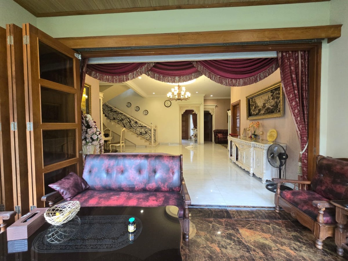 Rumah Mewah Modern di Panularan Laweyan Solo - Foto 11