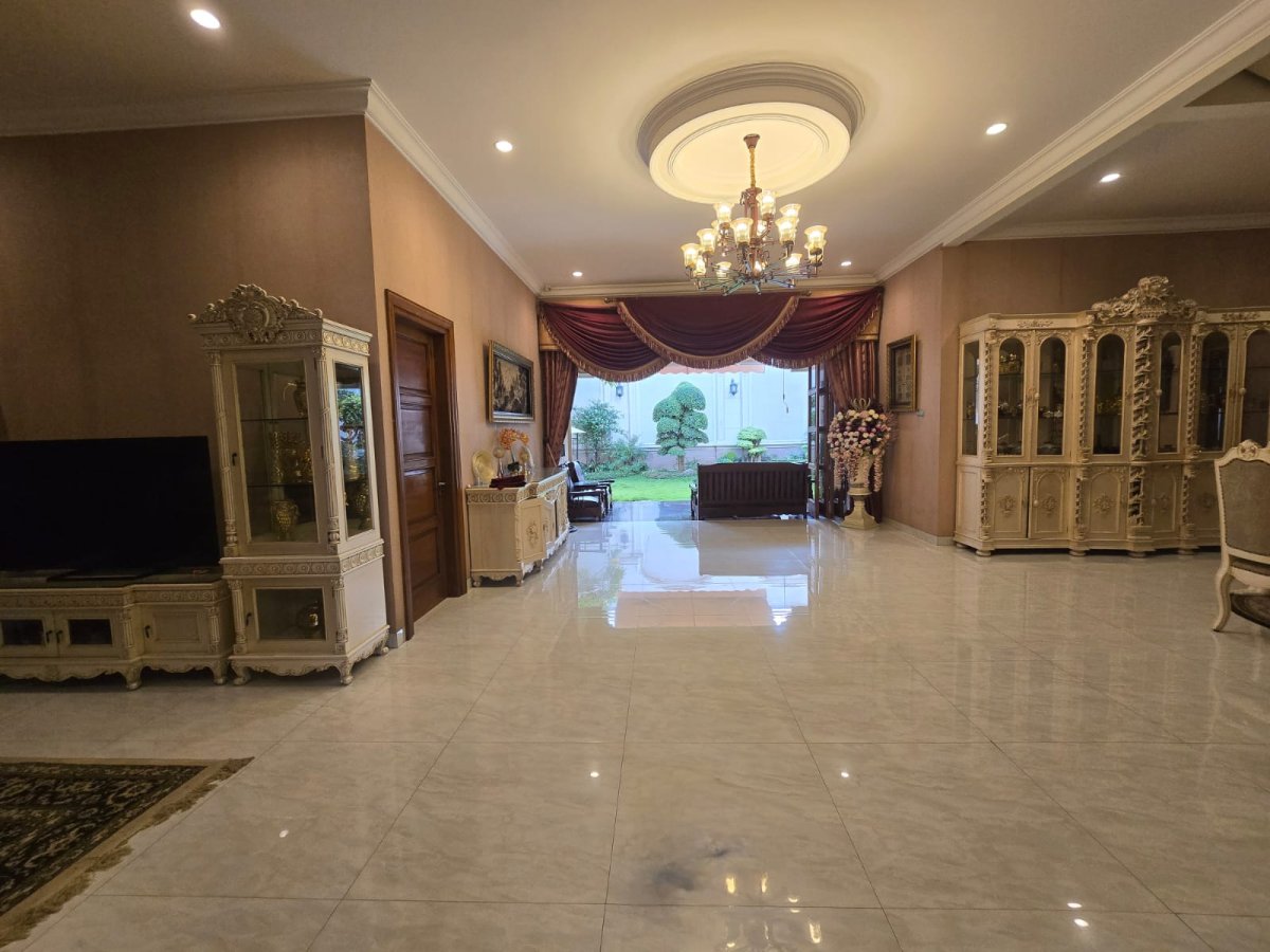 Rumah Mewah Modern di Panularan Laweyan Solo - Foto 12