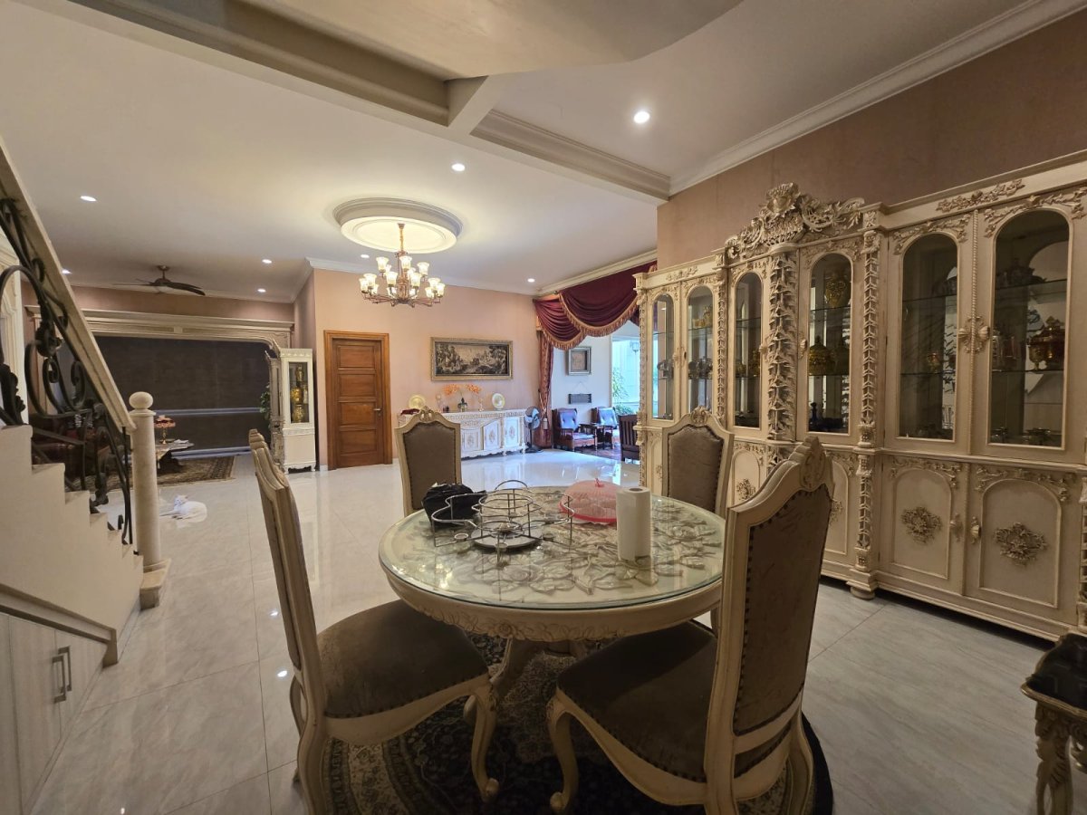Rumah Mewah Modern di Panularan Laweyan Solo - Foto 13