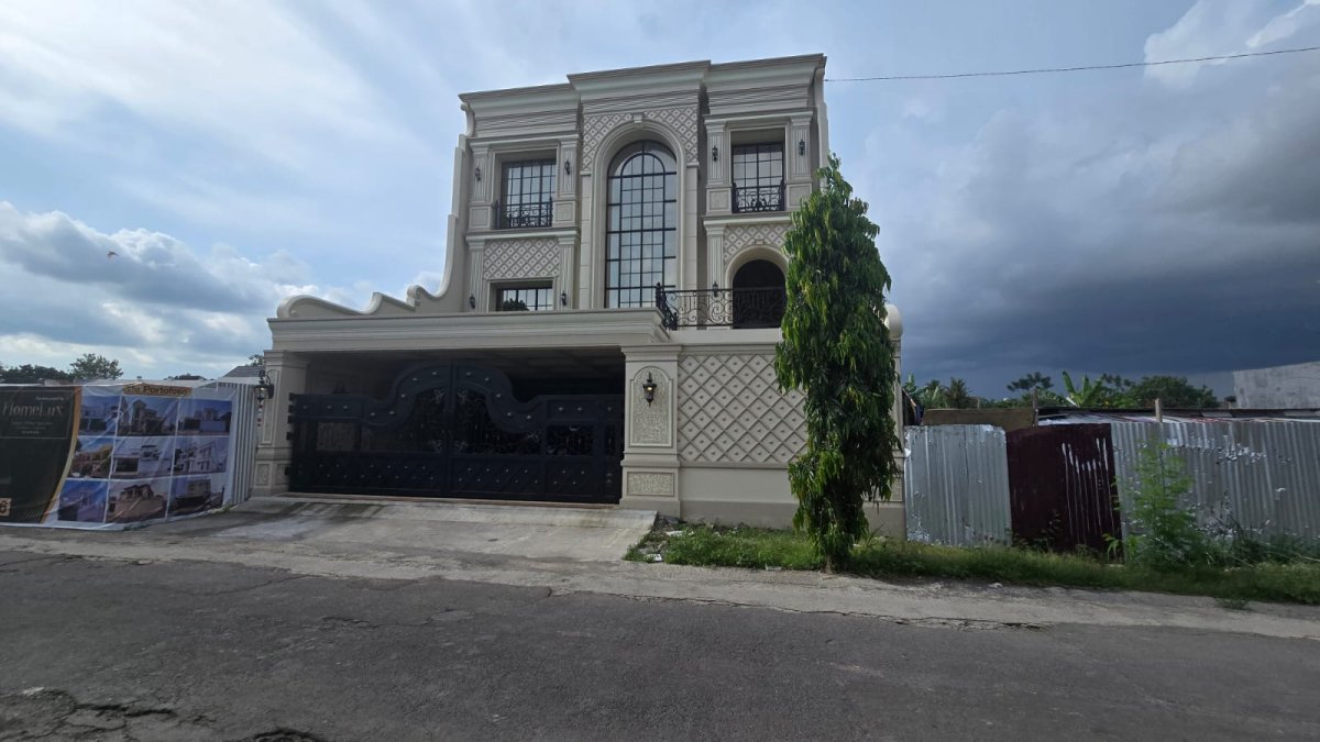 Rumah Mewah Kolam Renang Dekat Ringroad Jogja