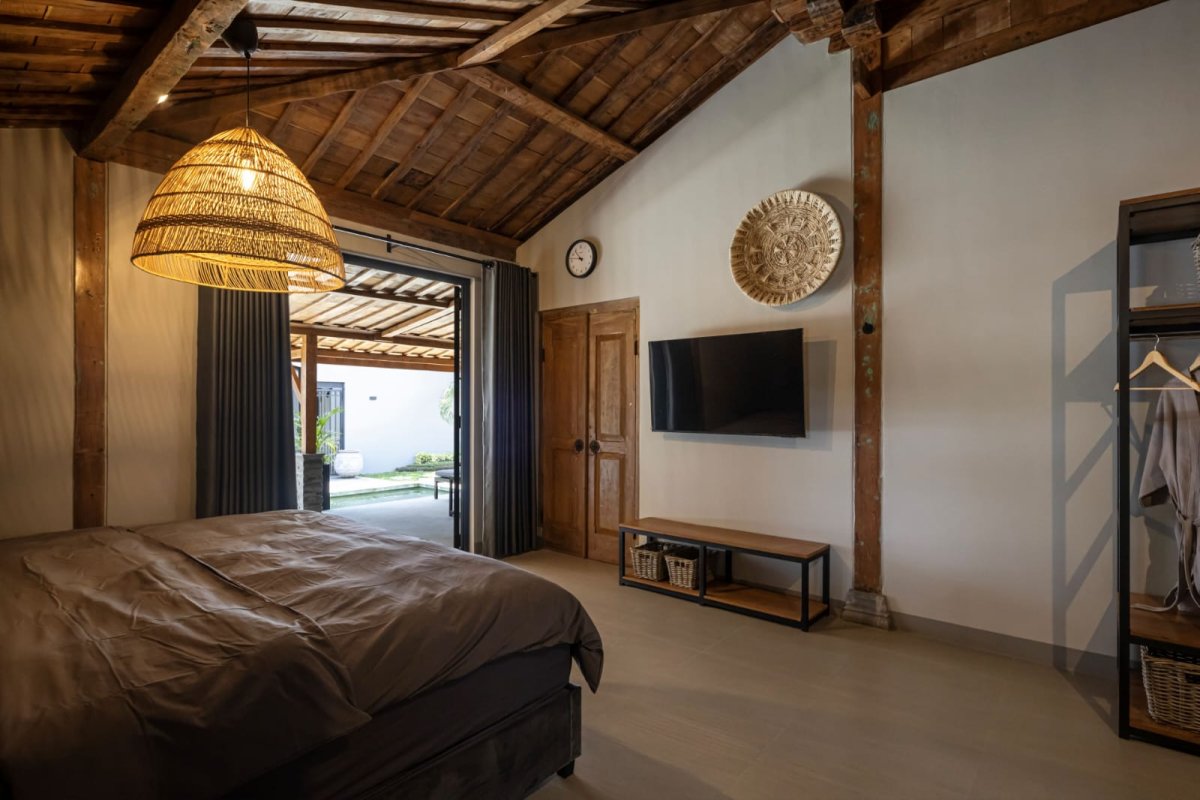 Rumah Mewah Full Furnished Dengan Joglo Modern dan Kolam Renang - Foto 11
