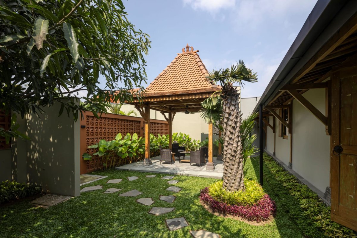 Rumah Mewah Full Furnished Dengan Joglo Modern dan Kolam Renang - Foto 12