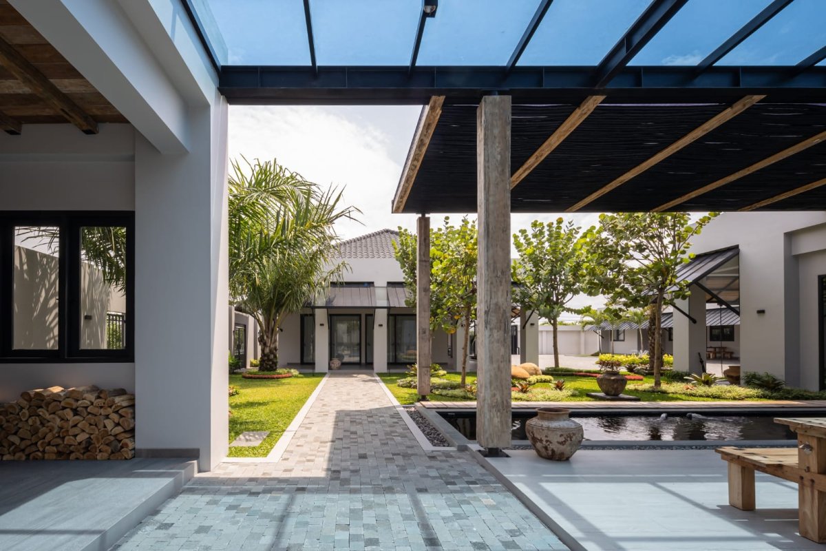 Rumah Mewah Kolam Renang Terluas di Solo Raya - Foto 11