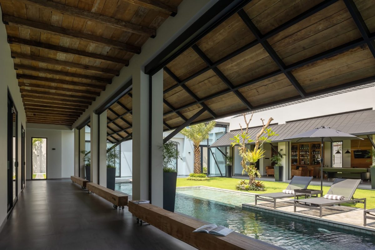 Rumah Mewah Kolam Renang Terluas di Solo Raya - Foto 13
