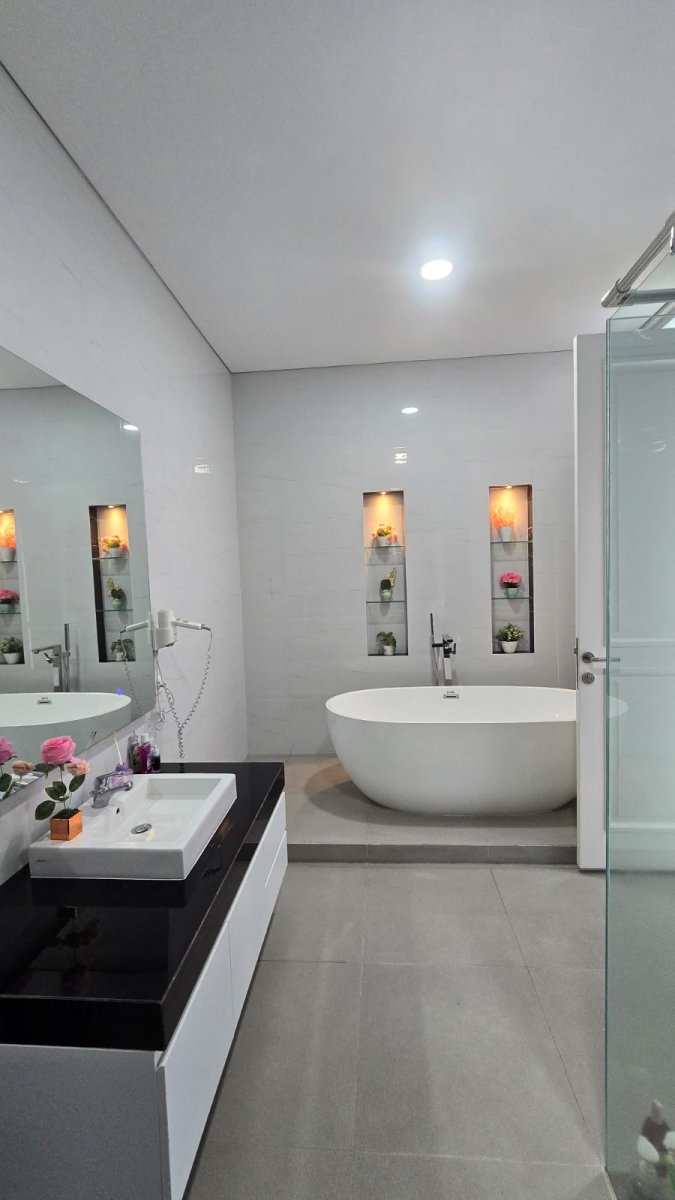 Rumah Mewah Minimalis Kolam Renang Di Cluster Elite Solo Baru - Foto 3