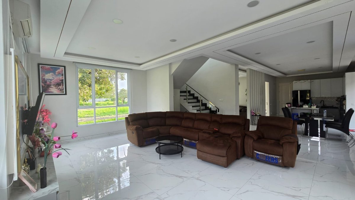 Rumah Mewah Minimalis Kolam Renang Di Cluster Elite Solo Baru - Foto 4