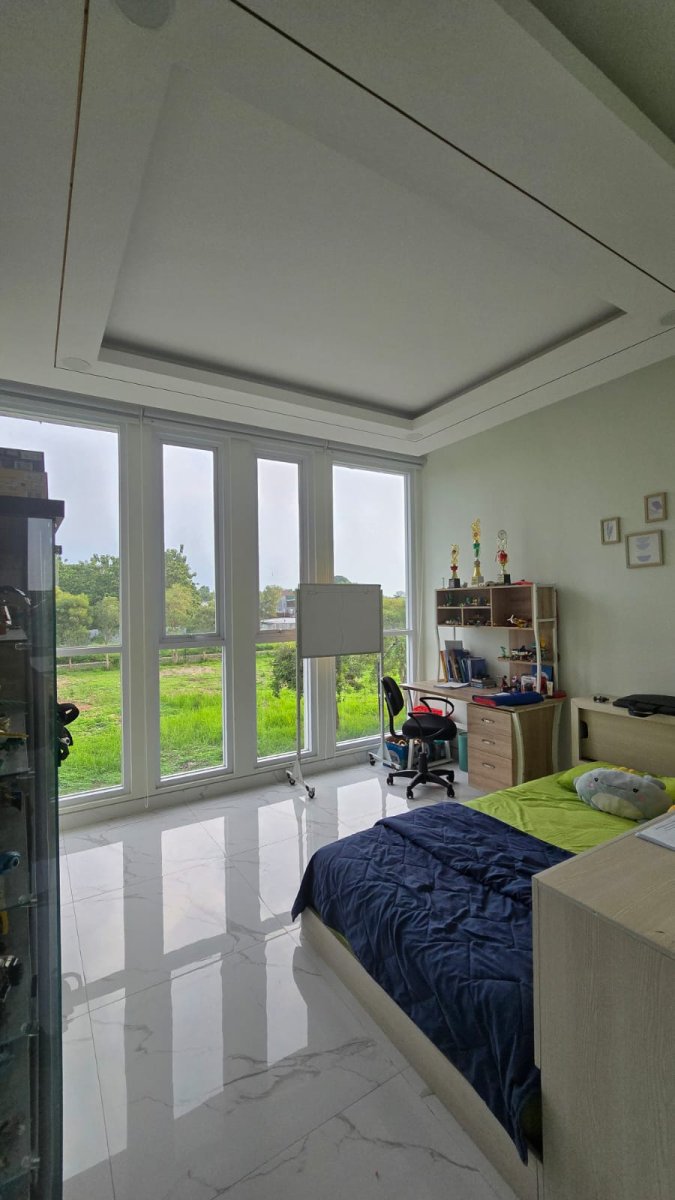 Rumah Mewah Minimalis Kolam Renang Di Cluster Elite Solo Baru - Foto 6