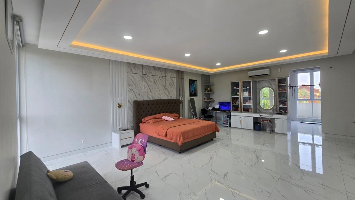 Rumah Mewah Minimalis Kolam Renang Di Cluster Elite Solo Baru - Foto 8