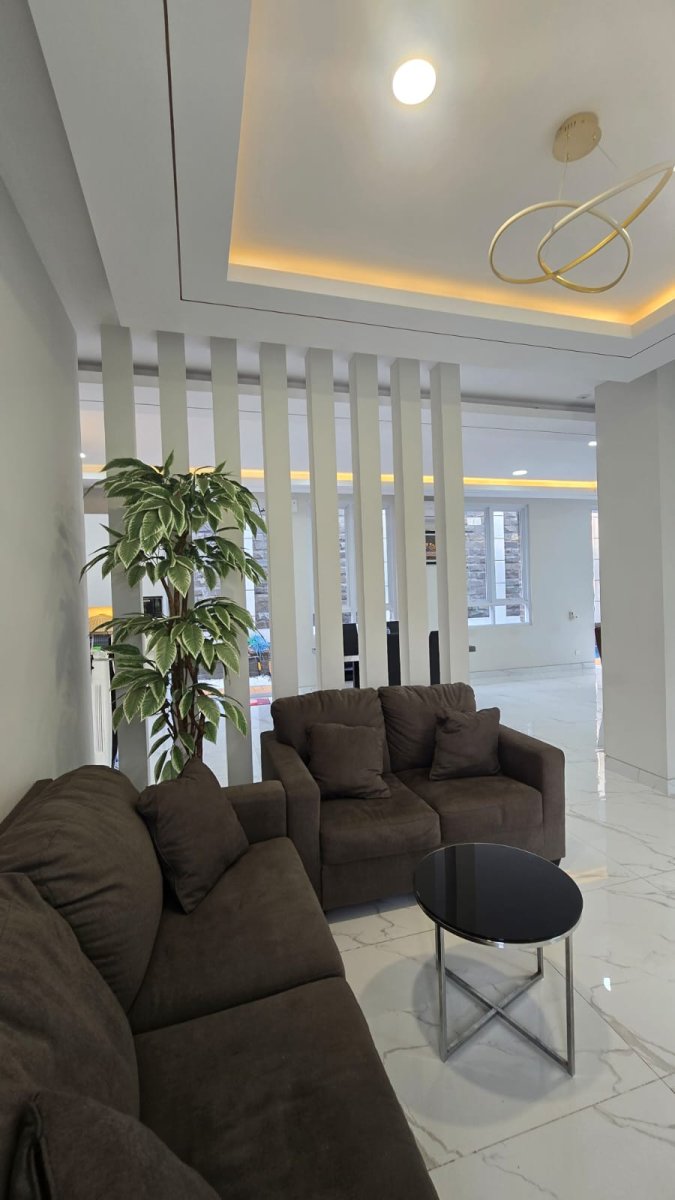 Rumah Mewah Minimalis Kolam Renang Di Cluster Elite Solo Baru - Foto 9