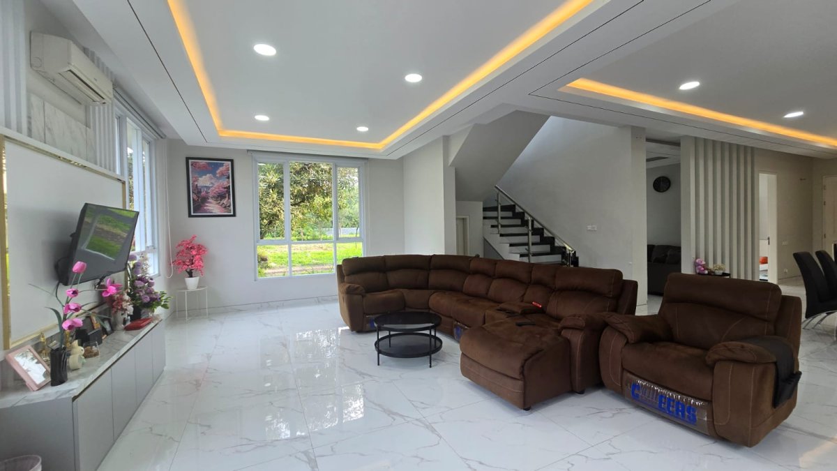 Rumah Mewah Minimalis Kolam Renang Di Cluster Elite Solo Baru - Foto 11